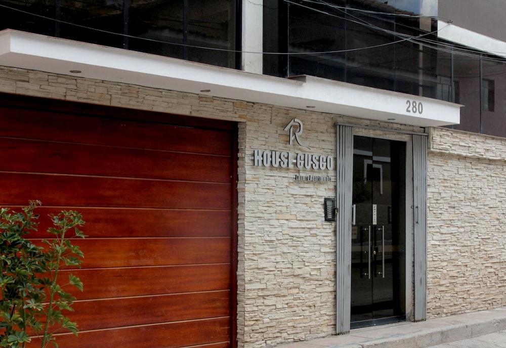 Rhouse Aparthotel 3*